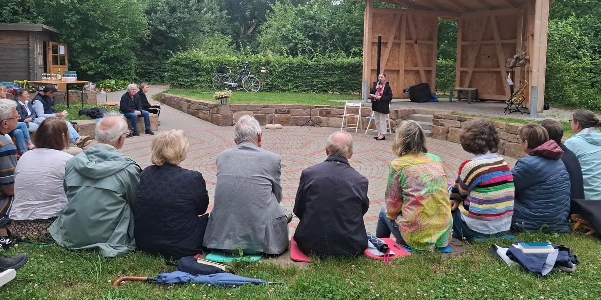Sommerliche Lesung im Schöpfungsgarten Bilder aus dem Schöpfungsgarten Höxter